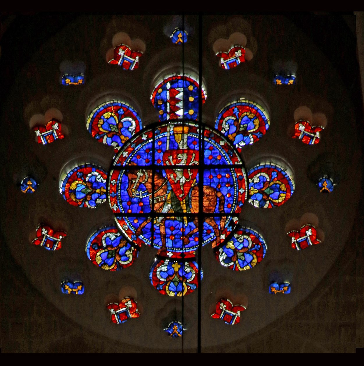 Rose window depicting Simon de Montfort, Chartres Cathedral